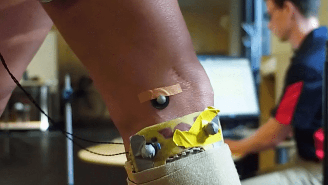  Los participantes se sometieron a una resonancia magnética basal y caminaron en una cinta de correr sensible a la fuerza. Foto: Univ. Utah   