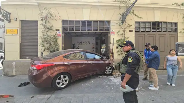  Conductor fue trasladado a la comisaría de Monserrat para las diligencias. Foto: Kevinn García   