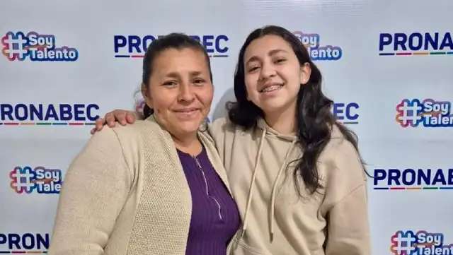 Gemali Ferroa Zevallos y su madre