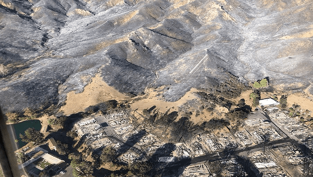 Vista aérea de la devastación que dejó el incendio más mortal en la historia de California [VIDEO]