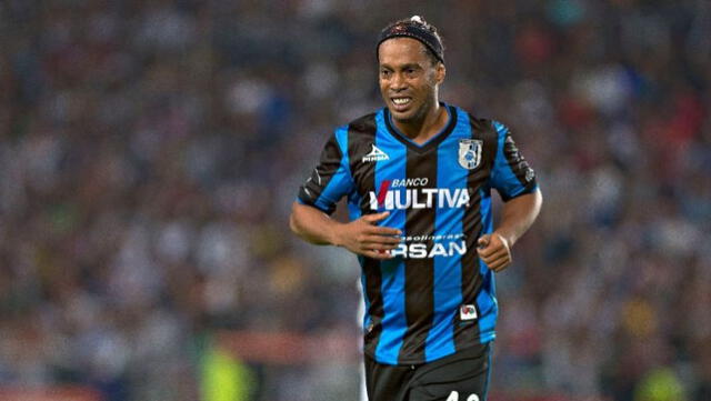 Ronaldinho no pudo ganar títulos con Querétaro. Foto: Mexsport. 
