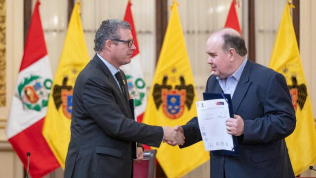 Ministro de Educación y Rafael López Aliaga firmaron convenio para escolares. Foto: MML   