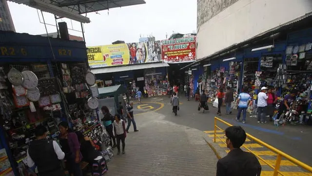 El hueco | Centro Comercial El Hueco | Ministerio de Educación | avenida Abancay | Lima | Perú