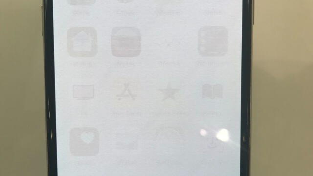 Así lucen las manchas en una pantalla con efecto burn-in. Foto: SmartphonesPLUS Así lucen las manchas en una pantalla con efecto burn-in. Foto: SmartphonesPLUS