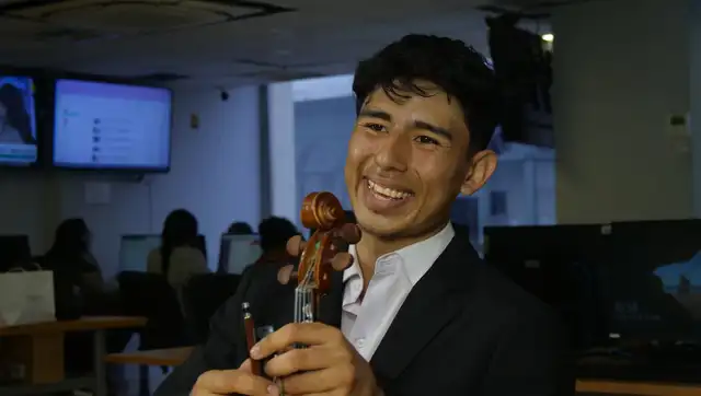 Arturo Becerra en la sede de la República.   