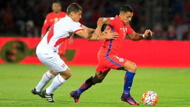 Corzo contra Alexis Sánchez en Santiago. Foto: Agencia Uno