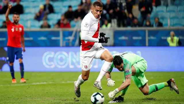 Paolo Guerrero estuvo presente en la última victoria de Perú sobre Chile: 3-0 en la Copa América 2019. Foto: EFE/Sebastião Moreira.