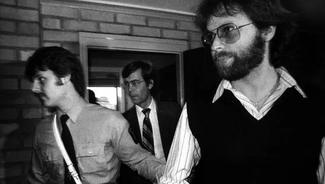 Clark Olofsson siendo llevado a juicio en el Tribunal de Distrito de Huddinge en 1981. Foto: Kent Östlund/TT   