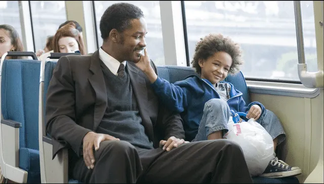 El pequeño Jaden Smith actúa al lado de su padre Will Smith en la película 'En busca de la felicidad'. Foto: Netflix.    