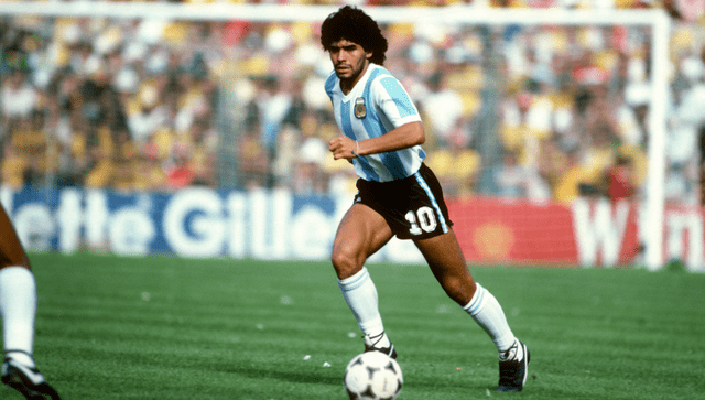 Maradona ganó un mundial de fútbol, pero no pudo conseguir la Copa América. Foto: Offside   