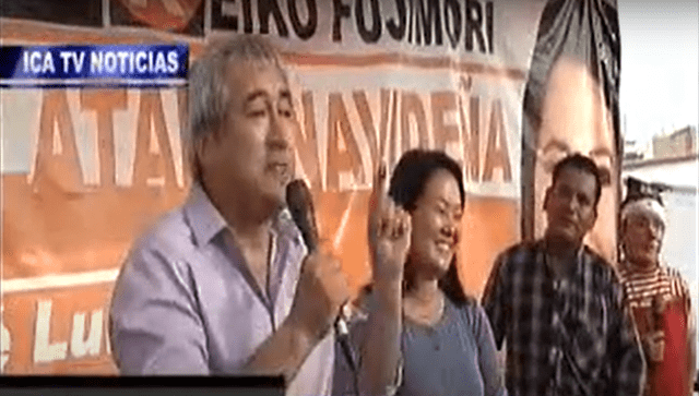 José Elías Ávalos con Keiko Fujimori en una chocolatada en Ica en el 2011. Foto: captura Ica TV Noticias.   