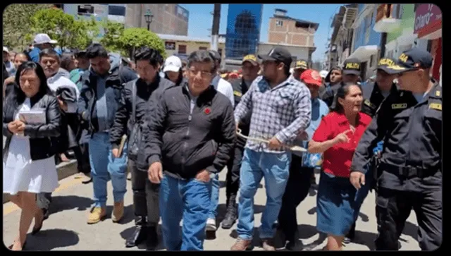  Hamlet Echevarría en Plaza de Armas de Chota en semana de representación. Foto: captura 