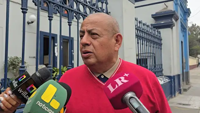 El coronel Víctor Revoredo se acercó a la morgue y declaró que el crimen ya se encuentra en materia de investigación. Foto: Francisco Erazo /La República. El coronel Víctor Revoredo se acercó a la morgue y declaró que el crimen ya se encuentra en materia de investigación. Foto: Francisco Erazo /La República.