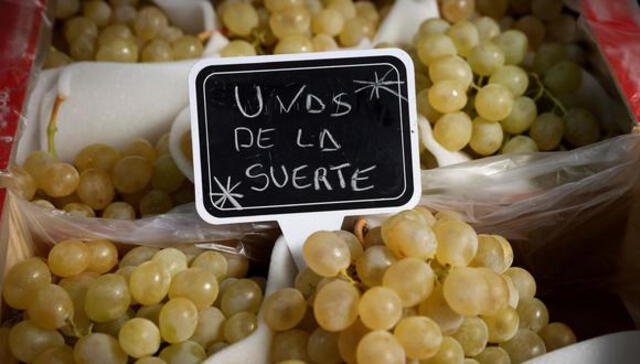 Las 12 uvas es una tradición en Año Nuevo. Foto: EFE.