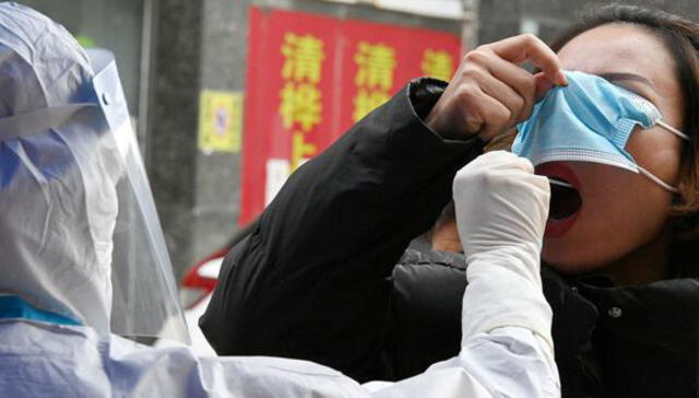 ¿De nunca acabar? China sufre su peor ola desde que la pandemia empezó en el 2020. Foto: AFP