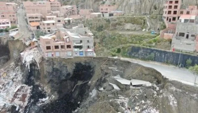 El momento en que un feroz huaico arrasa con unas 60 casas en Bolivia [VIDEO]