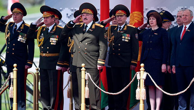 Al centro, el presidente Alexandr Lukashenko. Foto: EFE.