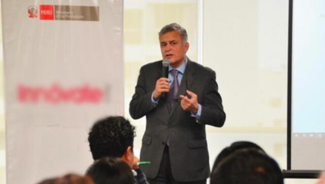 Arturo Jarama fue le primero en vacunarse en la Cancillería, a pesar que sabía que no le correspondía. Foto: Produce Arturo Jarama fue le primero en vacunarse en la Cancillería, a pesar que sabía que no le correspondía. Foto: Produce