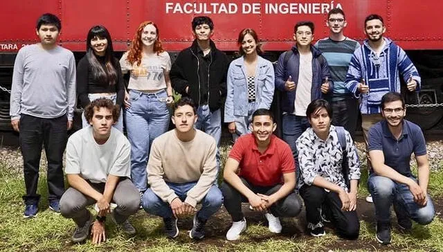 Diego junto a alumnos de diversas universidades del mundo en la Facultad de Ingeniería de la Universidad Autónoma de México. Foto LR.   