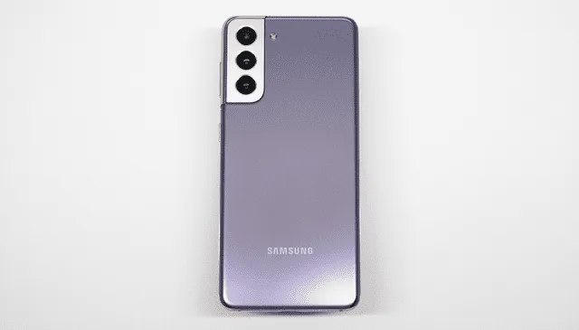 Diseño de la parte posterior del Samsung Galaxy S21 5G. Foto: Carol Larrain