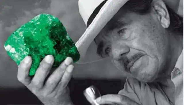 Víctor Carranza, conocido como el "zar de las esmeraldas", fue uno de los primeros en extraer, en grandes cantidades, esta piedra en Colombia. Foto: Colombia.co   