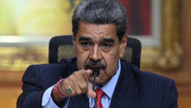 Nicolás Maduro tomó la decisión de cortar relaciones diplomáticas con Perú tras el no reconocimiento de su reelección. Foto: AFP   