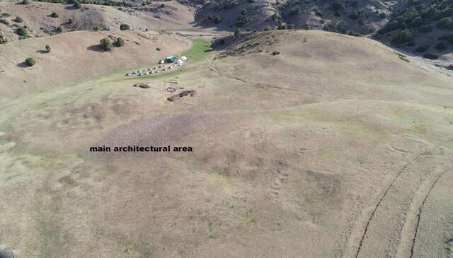 Los investigadores encontraron evidencia de complejos sistemas de urbanización, con estructuras como murallas defensivas, sistemas de irrigación y edificios públicos, lo que indica un alto nivel de organización social. Foto: Nature   