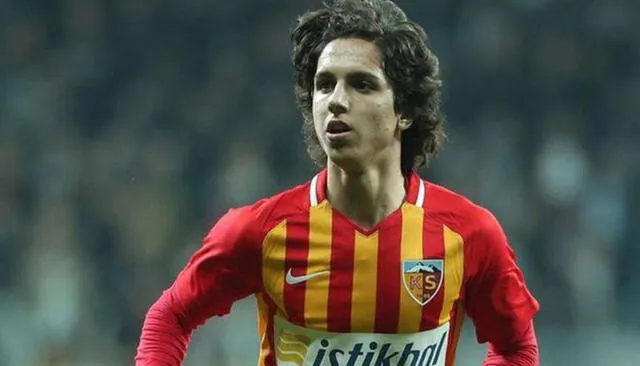 Emre Demir debutó con 15 años con el Kayserispor en la Superliga turca.