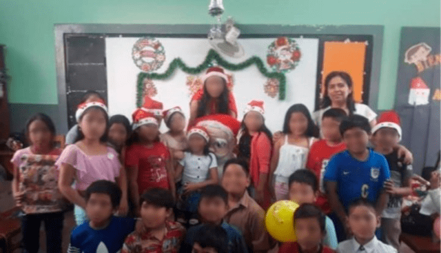Flor Vilca en un compartir navideño con sus educandos. Foto: cortesía
