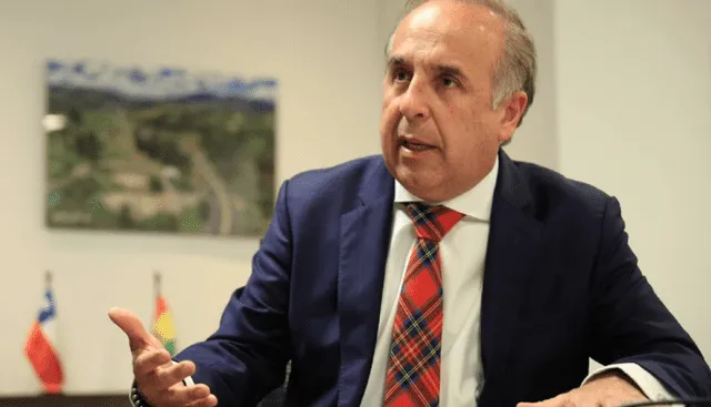 El ministro de Transporte de Colombia, Guillermo Reyes, criticó a la aerolínea Viva Air por no haber informado previamente que iba a suspender operaciones para tomar las medidas del caso. Foto: El Heraldo   