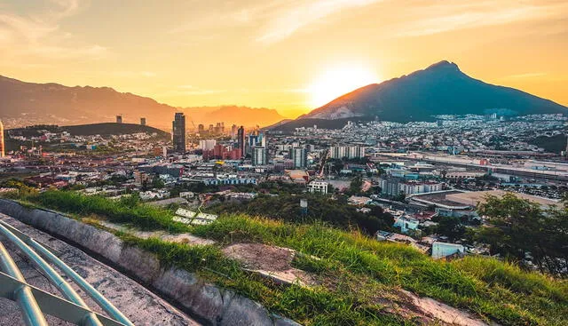  Monterrey es una de las ciudades con el PIB per cápita más alto de América Latina, reflejo de su dinámica economía y su papel como un motor económico en la región. Foto: Hotels    