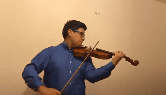  Durante sus clases virtuales de violín. Foto: captura de pantalla/Jahir Gil Músico Violinista/YouTube   