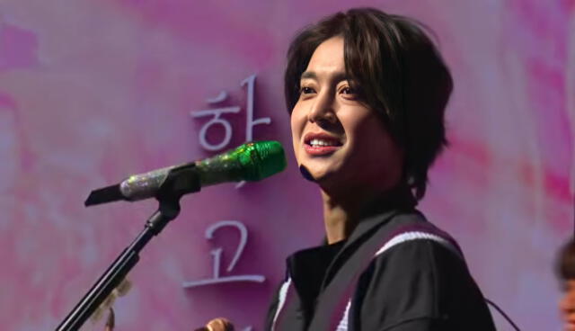 Kim Hyun Joong durante su concierto, el 27 de febrero de 2022. Foto: captura vía Twitter