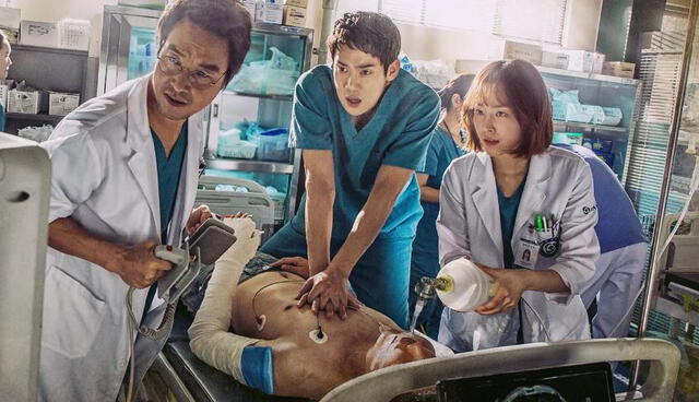 "Dr. Romantic" y los protagonistas de la primera temporada. Foto: SBS