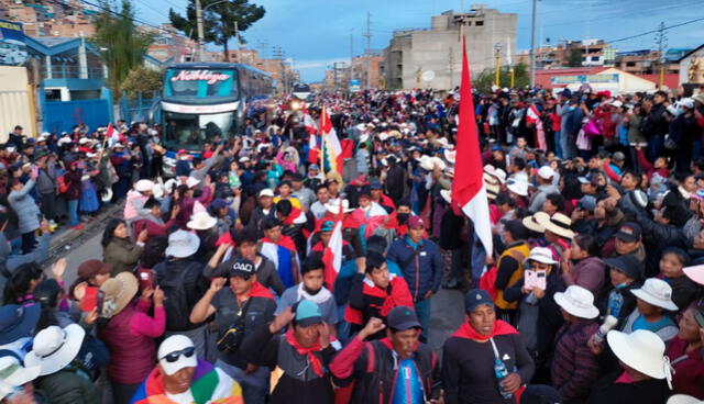 Manifestantes de diversas regiones se trasladan a Lima para Gran Marcha Nacional. Foto: Urpi / GLR