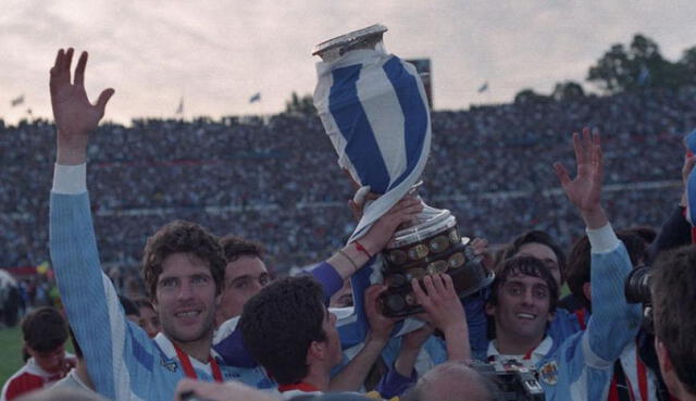 La figura de aquella escuadra charrúa de 1995 fue Enzo Francescoli. Foto: Montevideo Portal 