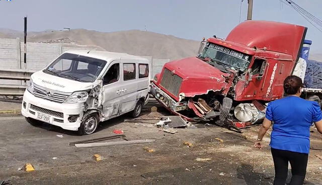 Accidente de tránsito en plena avenida Néstor Gambetta, en Ventanilla Accidente de tránsito en plena avenida Néstor Gambetta, en Ventanilla