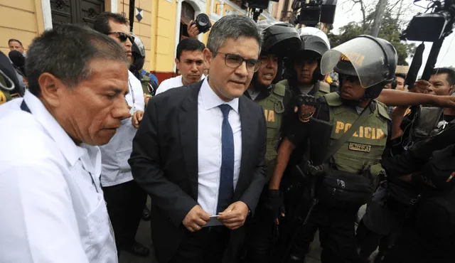 Fiscal José Domingo Pérez dirigió segundo día de allanamiento en el local partidario de Fuerza Popular, ubicado en el Paseo Colón. Foto: La República.