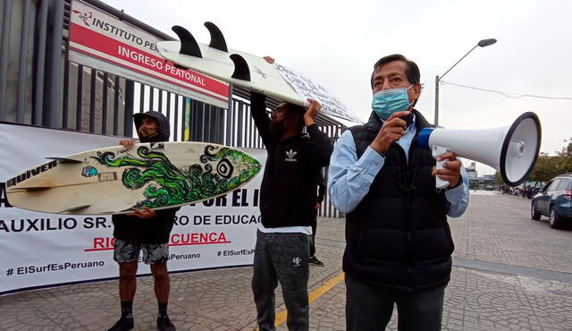 Surfistas realizaron un plantón en el Instituto Peruano del Deporte. Foto: Difusión