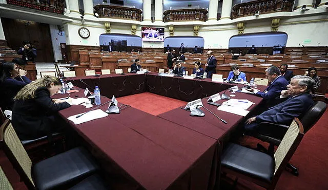  Martes 29 de octubre: mayoría de congresistas ausente en sesión de Comisión de Constitución. Foto: Congreso.   