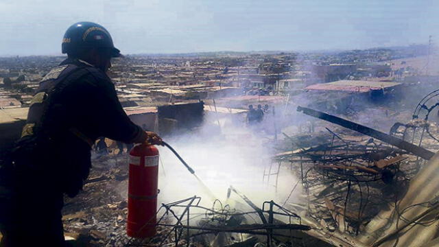 Dantesco incendio deja en escombros 21 ranchos en invasión de Nuevo Chimbote