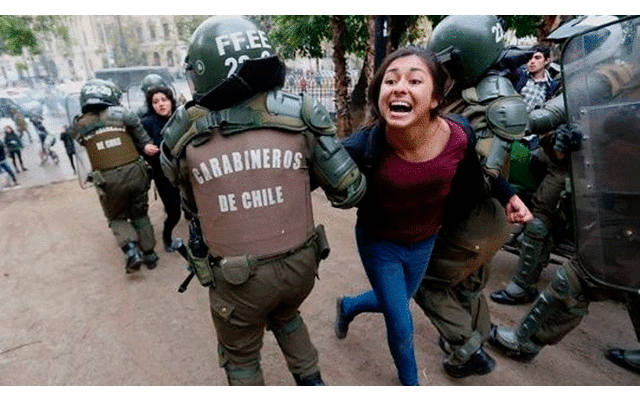 Carabineros, militares y Fuerzas especiales chilenas son denunciados por tocamientos y posibles abusos sexuales.