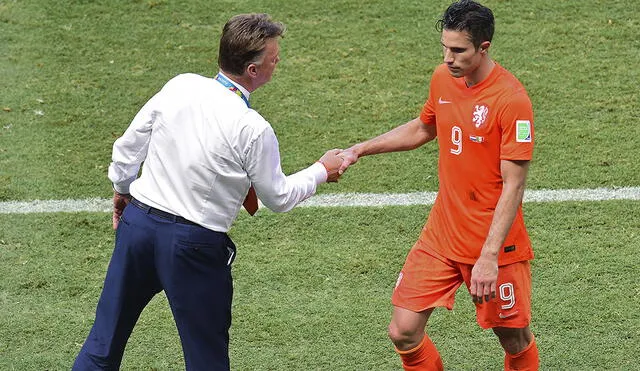 Robin van Persie contó que Louis van Gaal lo abofeteó en el Mundial de Brasil 2014. Foto: AFP