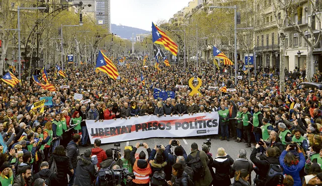 Furia en las calles de Barcelona tras detención de Carles Puigdemont