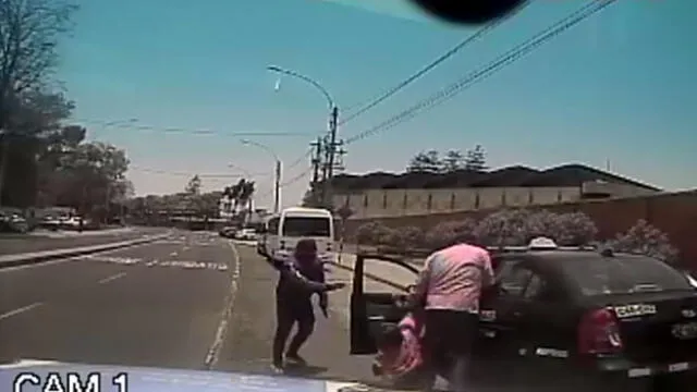 Asaltantes dispararon tres veces en las piernas de taxista que se resistió al robo de sus vehículo. (Foto: Captura de video)