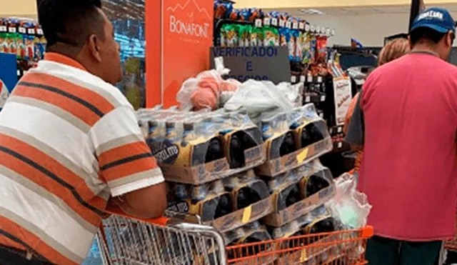 México: compradores vacían anaqueles de licores pese a ley seca por coronavirus  [VIDEO]