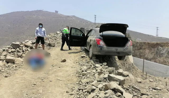 Presunto asesino habría intentado huir por trocha, pero vehículo quedó atrapado.. Foto: Policía Nacional del Perú