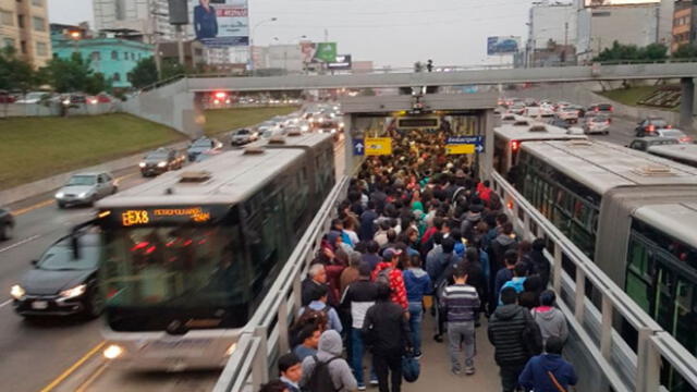 Estaciones del Metropolitano colapsaron. Créditos: Twitter.