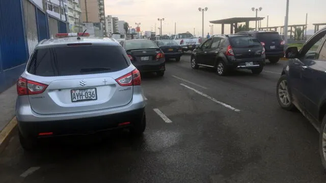 San Miguel: continúan quejas por autos estacionados en pista cerca a comisaría