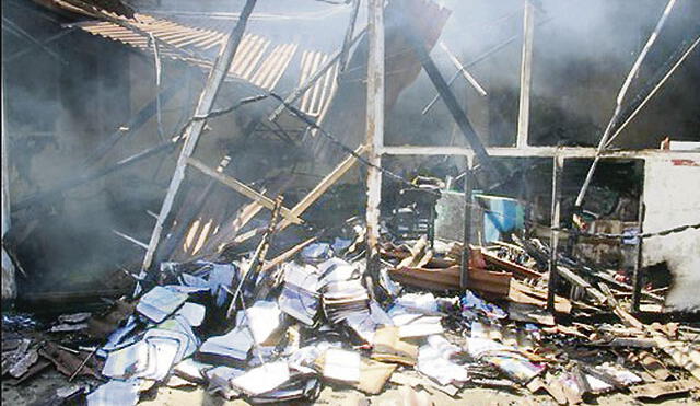 Incendio arrasa con un centenar de textos escolares